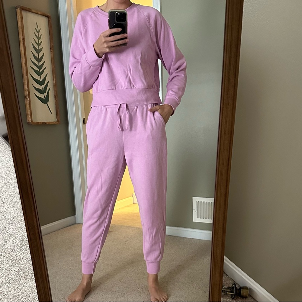 💜Colsie (Target Brand) sweatshirt/sweatpants matching set